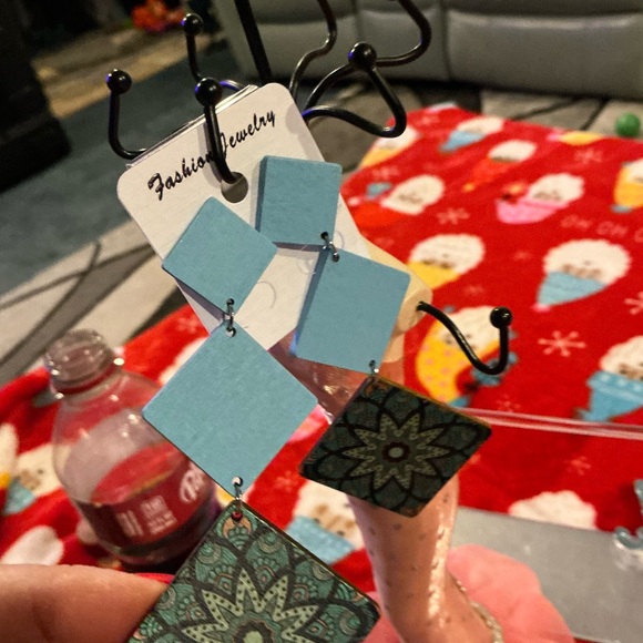 Earrings - Picture 4 of 6